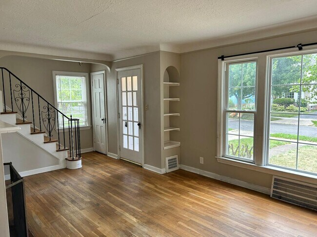 Building Photo - 3 Bedroom, 1.5 Bath For Rent in Cleveland ...