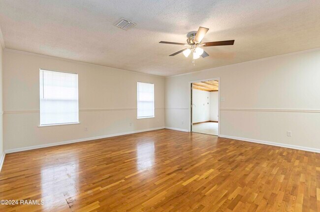 Foto del edificio - 335 Gerald Drive