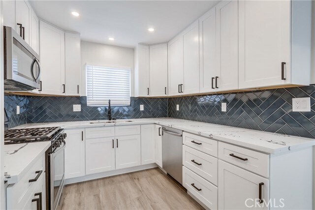 Foto del edificio - 142 W Escalones