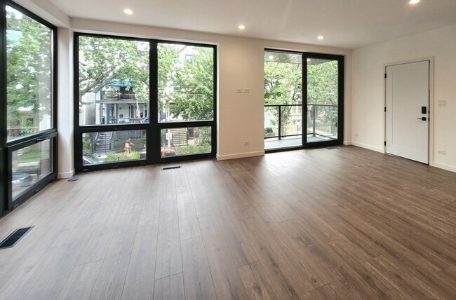 Foto del edificio - 3710 N Kenmore Ave