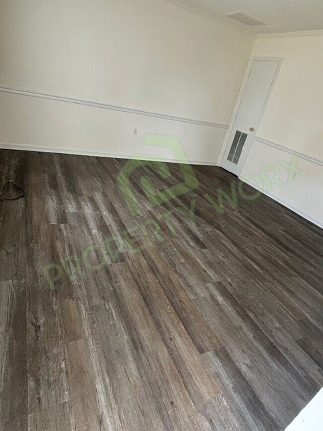 Building Photo - 2 Bedroom, 1.5 Bath Town Home in Sharpsbur...