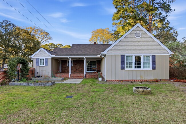 Building Photo - 1700 E Mulberry St