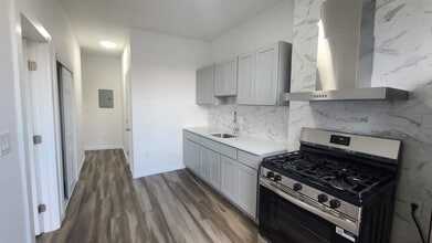 Building Photo - 113 63rd St