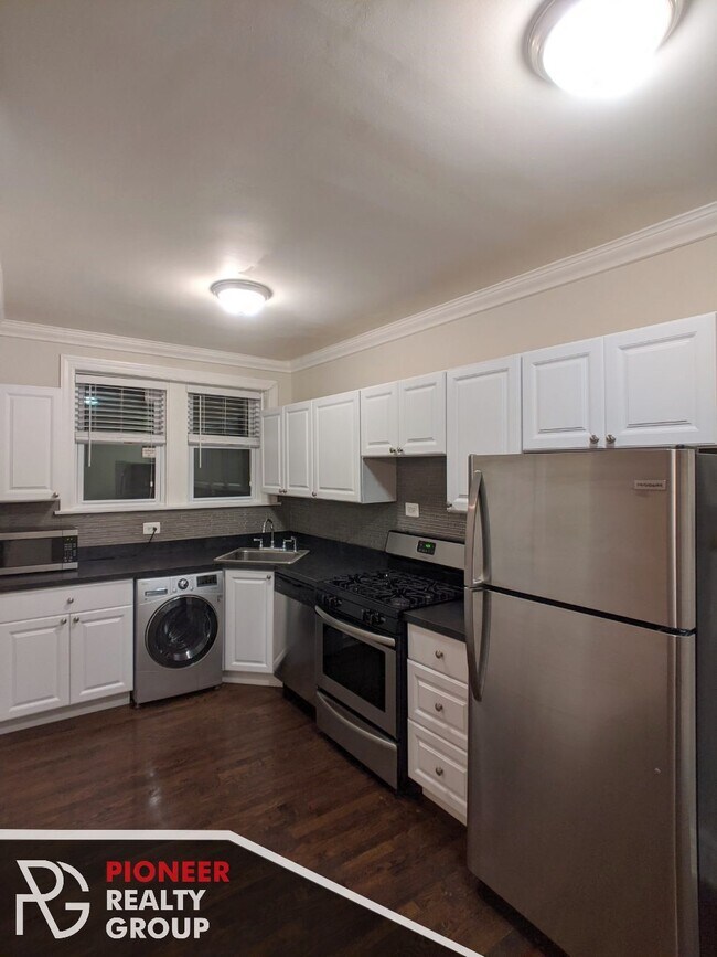 Foto del edificio - 3814 N Greenview Ave