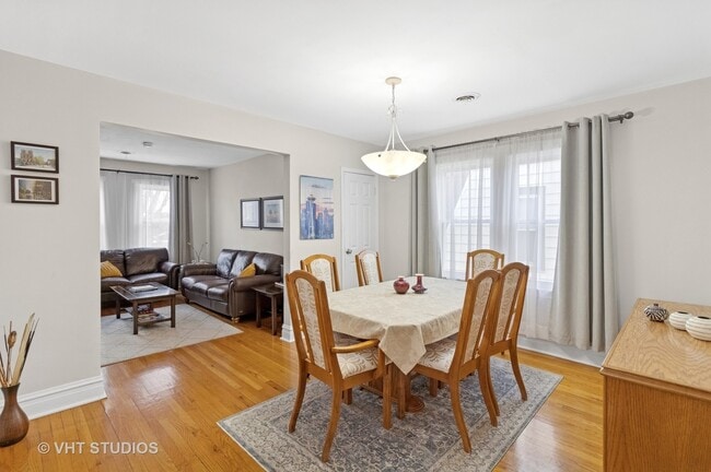 Foto del edificio - 5929 W Leland Ave