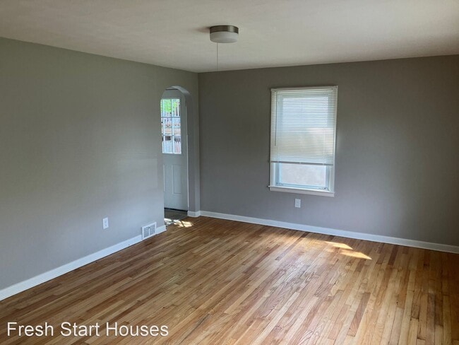 Building Photo - 3 br, 1 bath House - 110 Swansea Ave