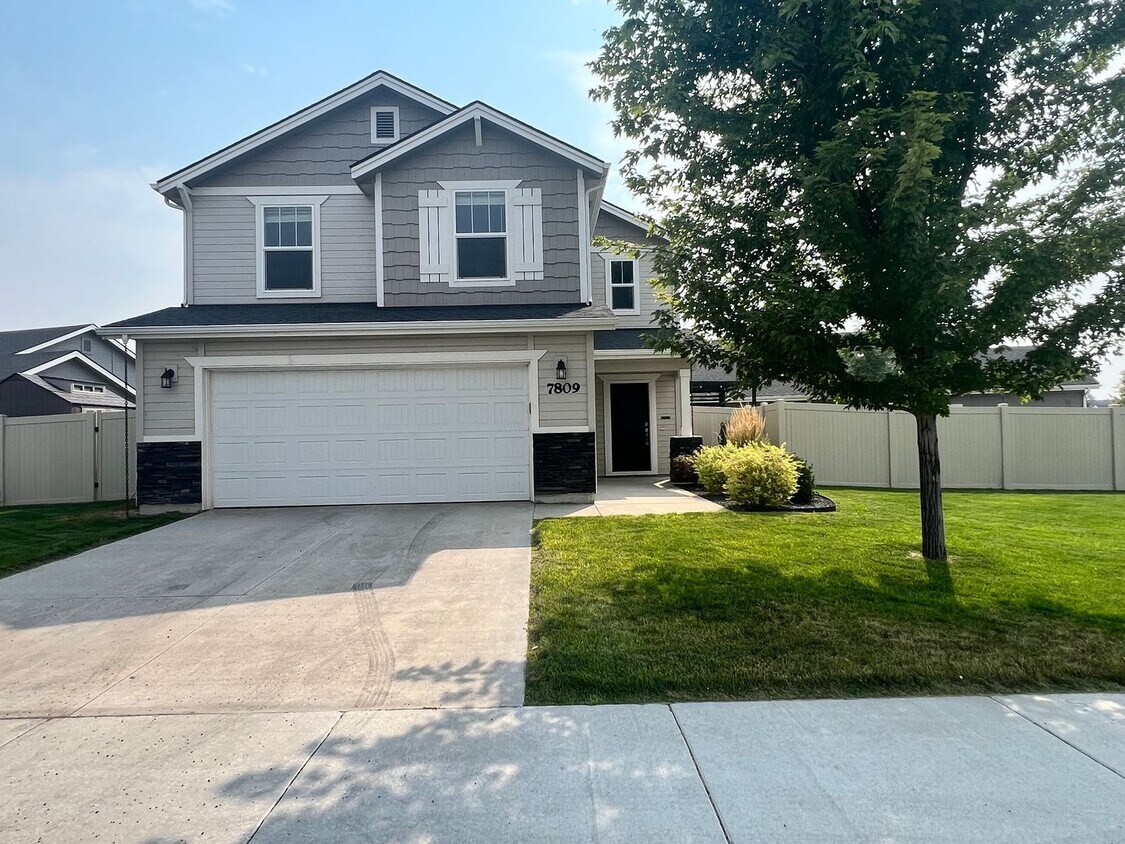 Primary Photo - Beautiful 3BD/2.5 BA in desirable Nampa ne...