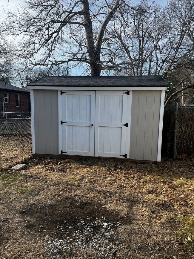 Building Photo - Two Bedroom One Bath