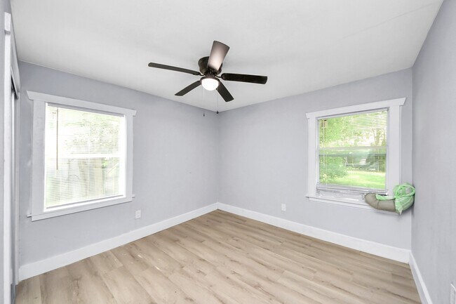Building Photo - 5738 Kenilwood Dr
