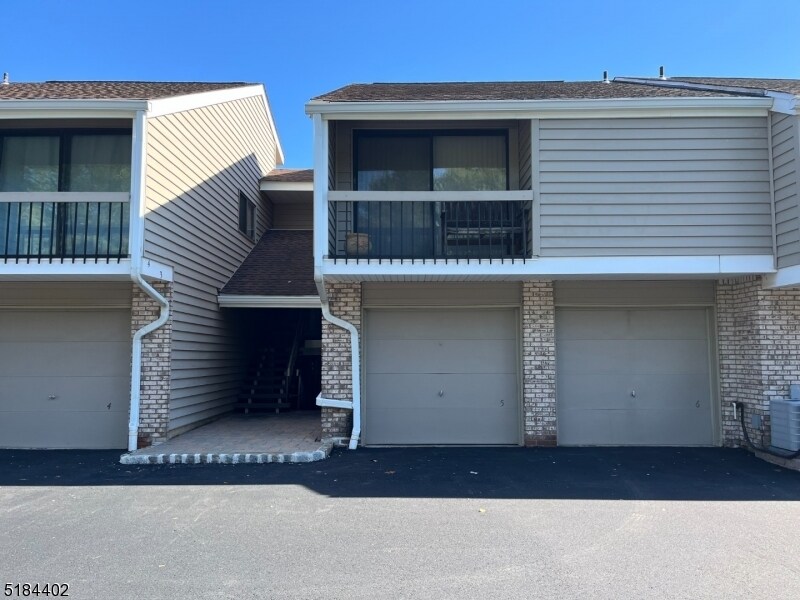 Foto principal - 5 Evergreen Dr
