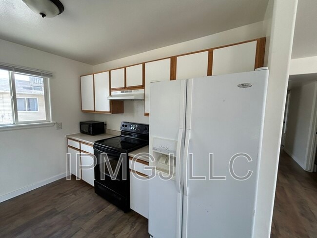 Building Photo - 564 Garfield Dr