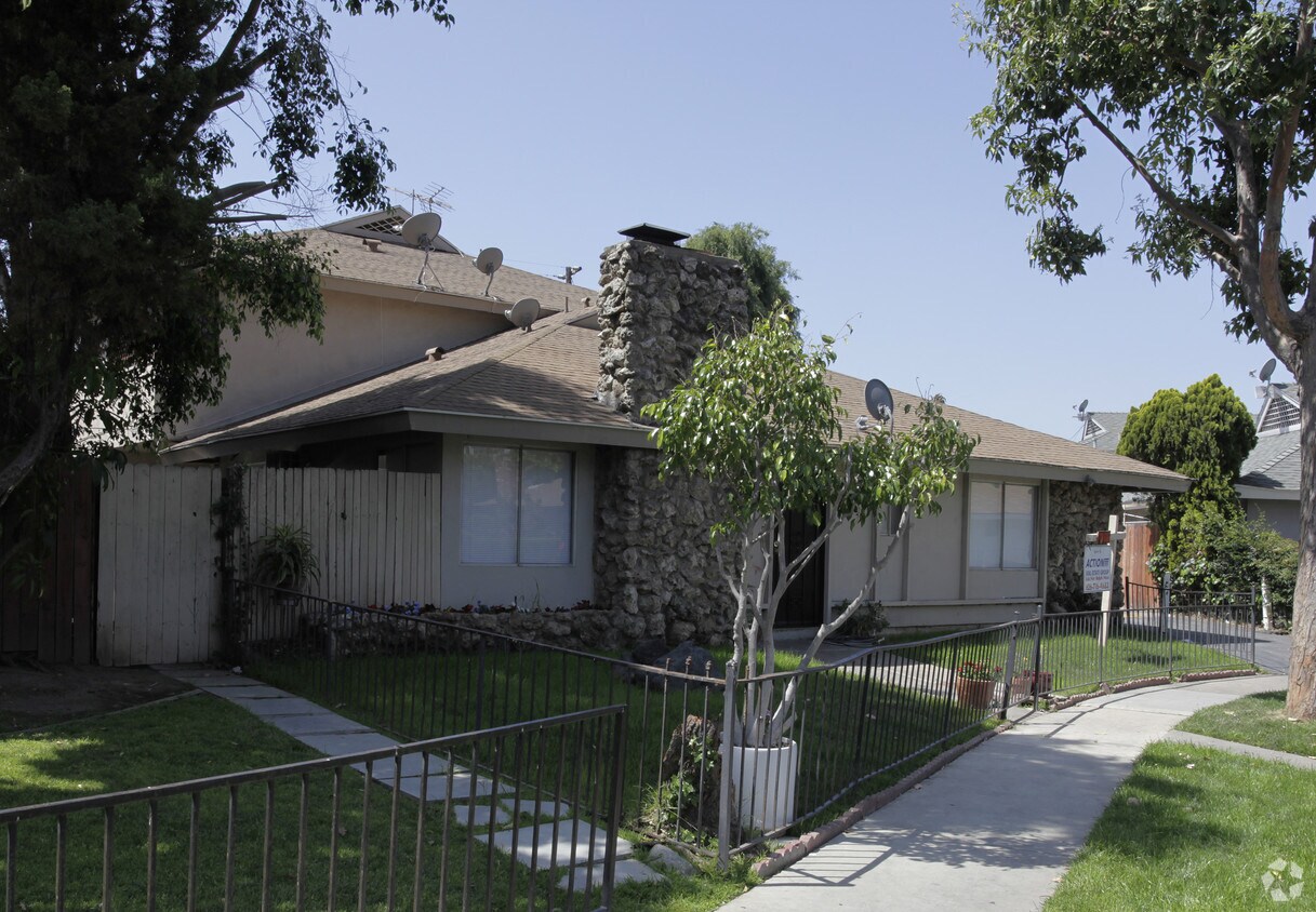 Building Photo - 17052 Carlann Cir