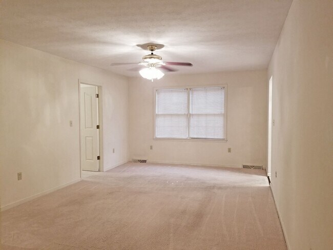 Foto del edificio - 330 Jones Ln