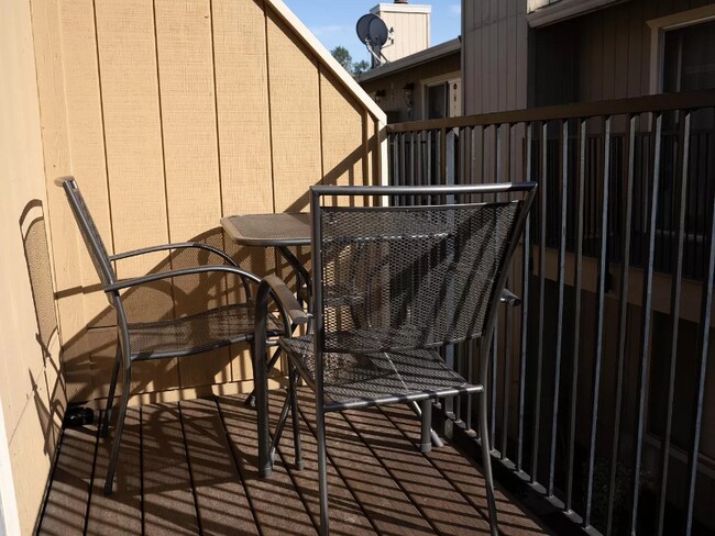 Foto del edificio - 1819 S Cherokee Ln