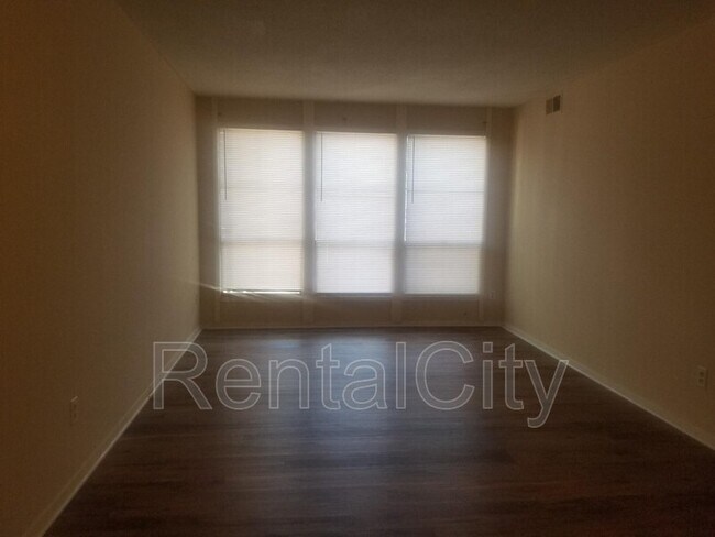 Foto del edificio - 818 N Highland Ave