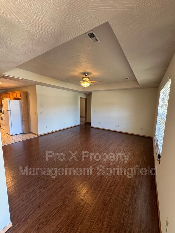 Foto del edificio - 1982 S Farm Rd 123