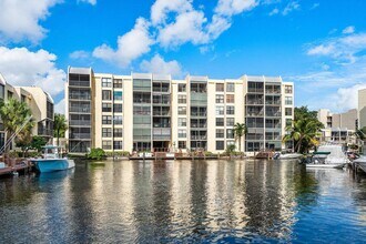 Building Photo - 9 Royal Palm Way