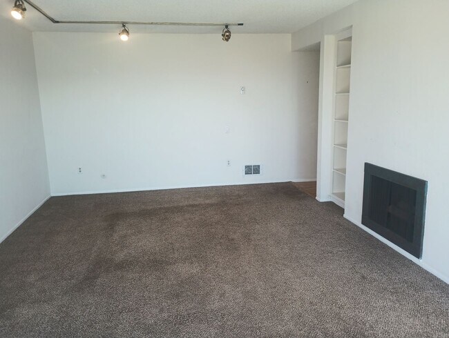 Foto del edificio - Charming 2BD/2BA Condo w/ Ocean Views - Solana Beach