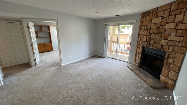 Building Photo - 914 Tenderfoot Hill Rd