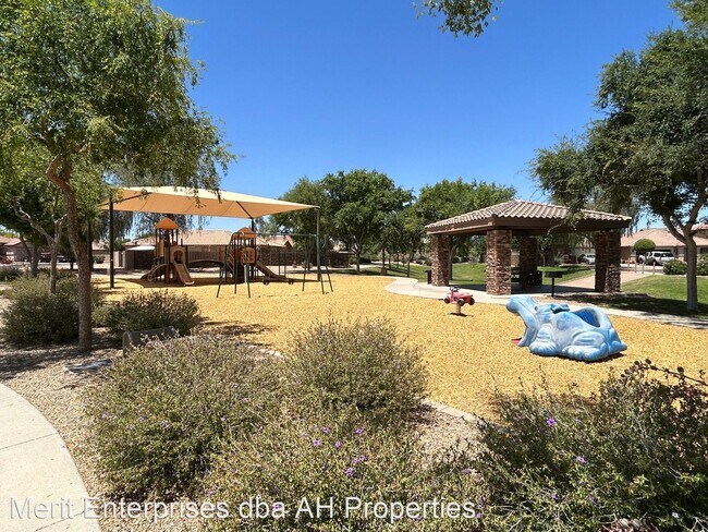 Foto del edificio - 4 br, 2.5 bath House - 12186 N 153RD AVE