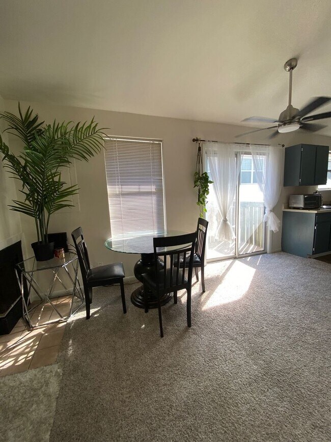Building Photo - Welcome to your new home in Virginia Beach...