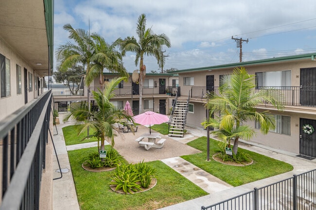 Foto del edificio - 12417 Benedict Ave.