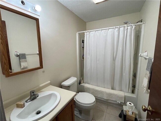 Foto del edificio - 3 Larkspur Ln