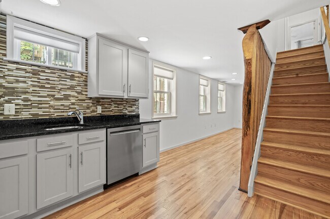 Photo - 1030 Fairmont St NW Apartment