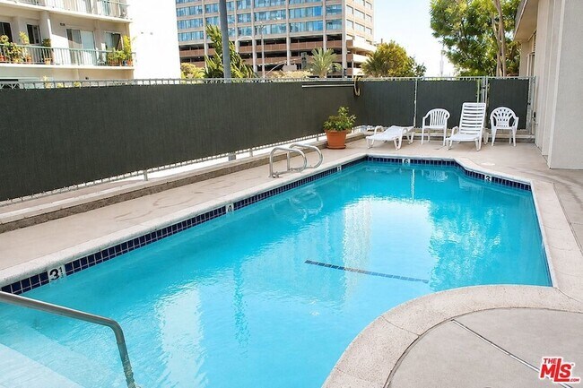 Foto del edificio - 10751 Wilshire Blvd