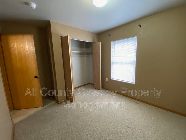 Building Photo - 621 E Mitchell St