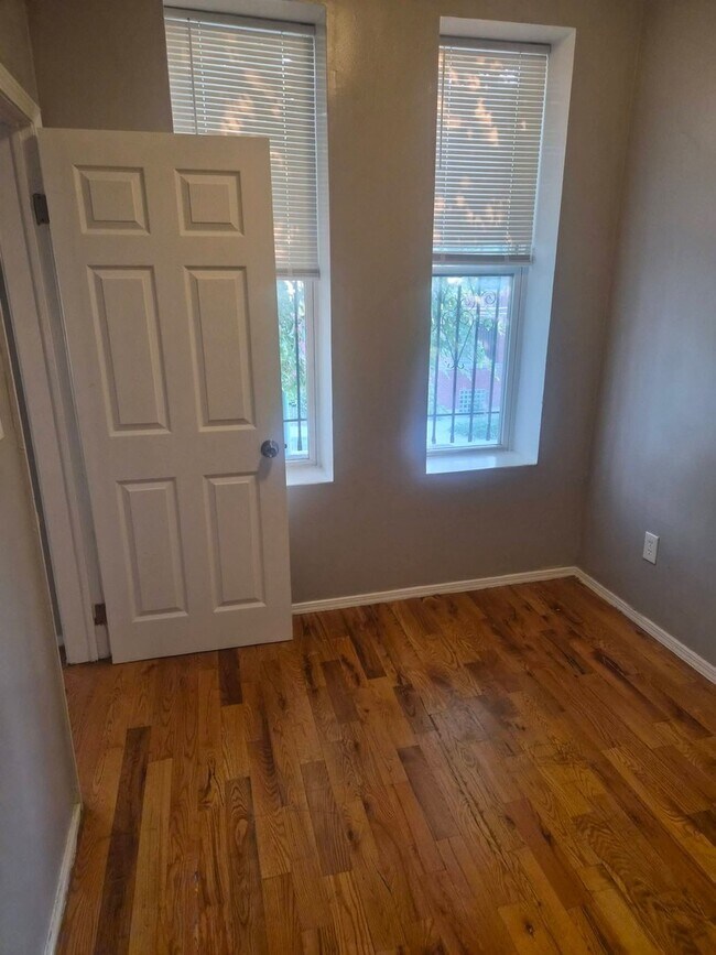 Foto del edificio - 6315 S Eberhart Ave