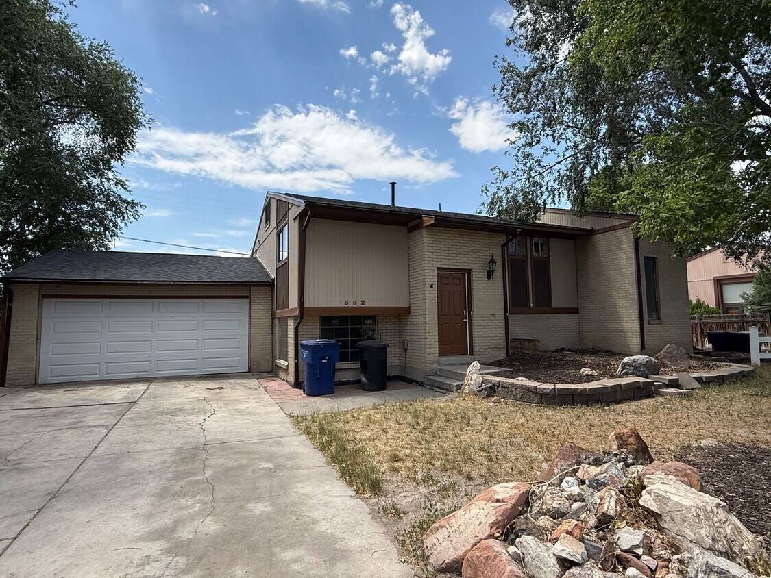Foto principal - 680 E Malibu Dr