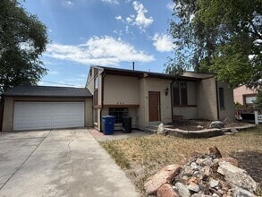 Building Photo - 680 E Malibu Dr