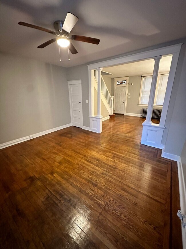 Building Photo - Affordable row home in Catonsville!