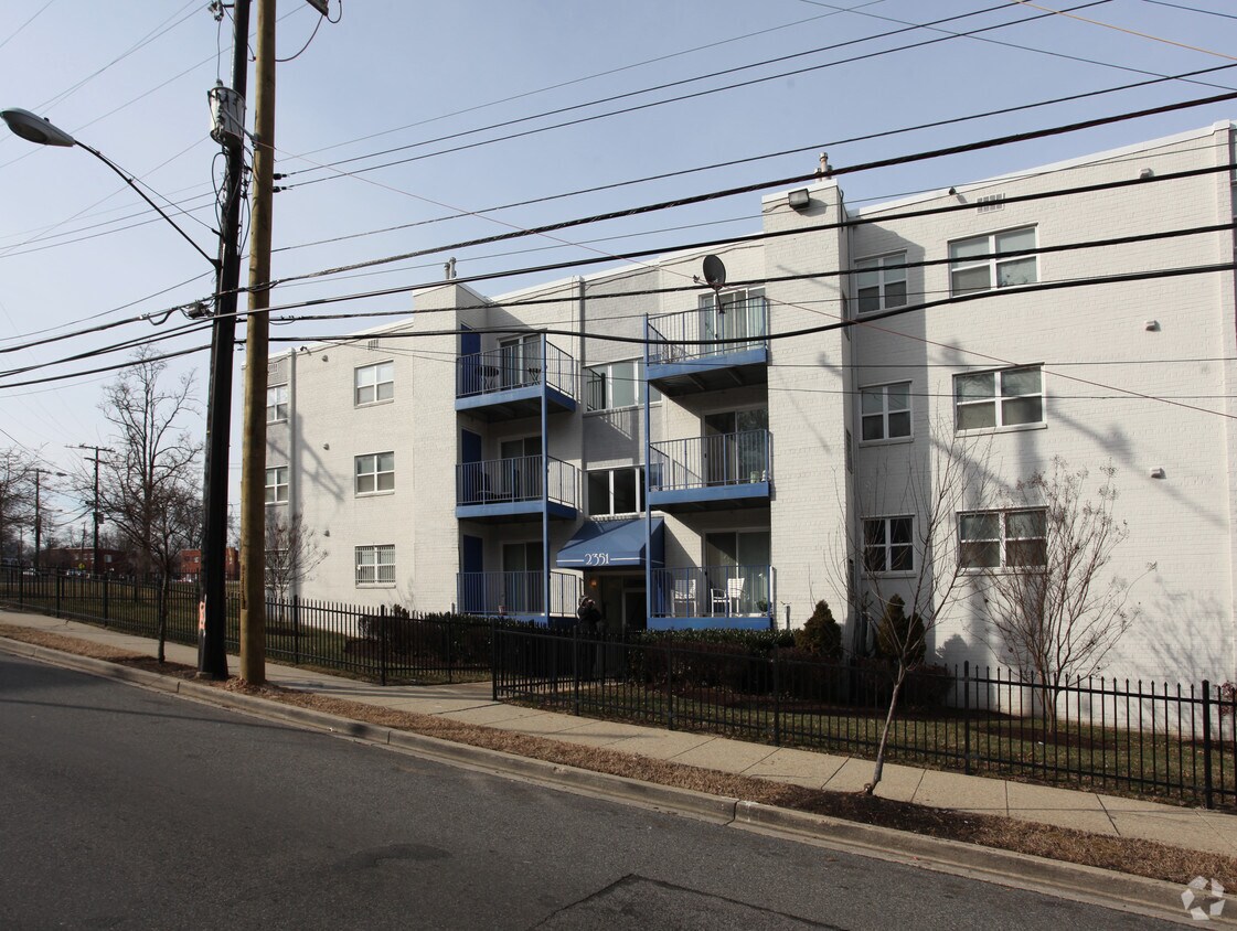 2317 2351 16th St Se Washington Dc 20020 Apartments Washington Dc Apartments Com