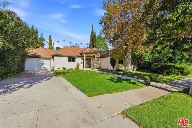 Foto del edificio - 13201 Bloomfield St