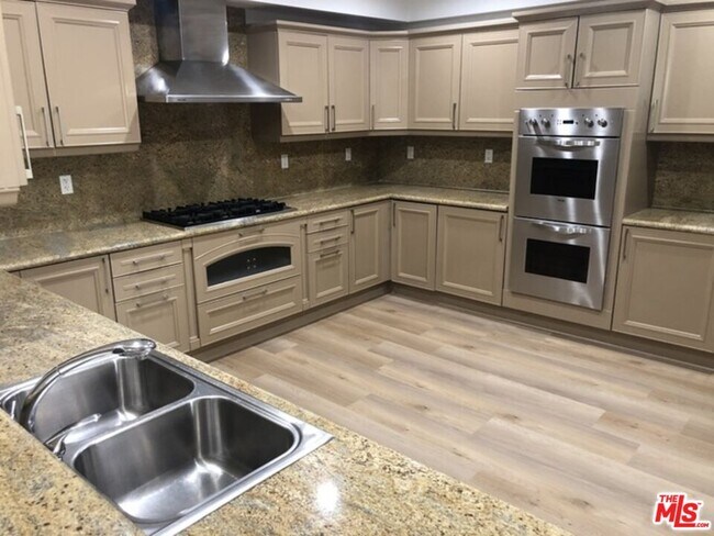 Foto del edificio - 1551 Manning Ave