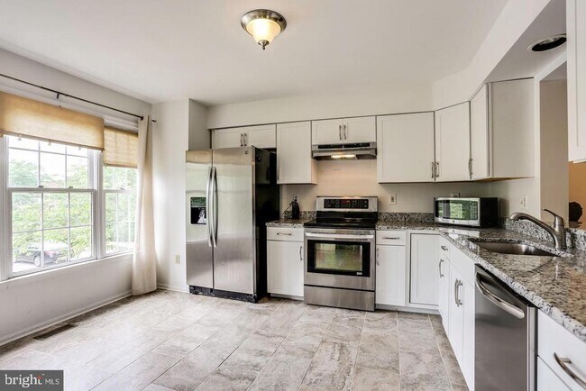 Building Photo - 6212 Briar Ct