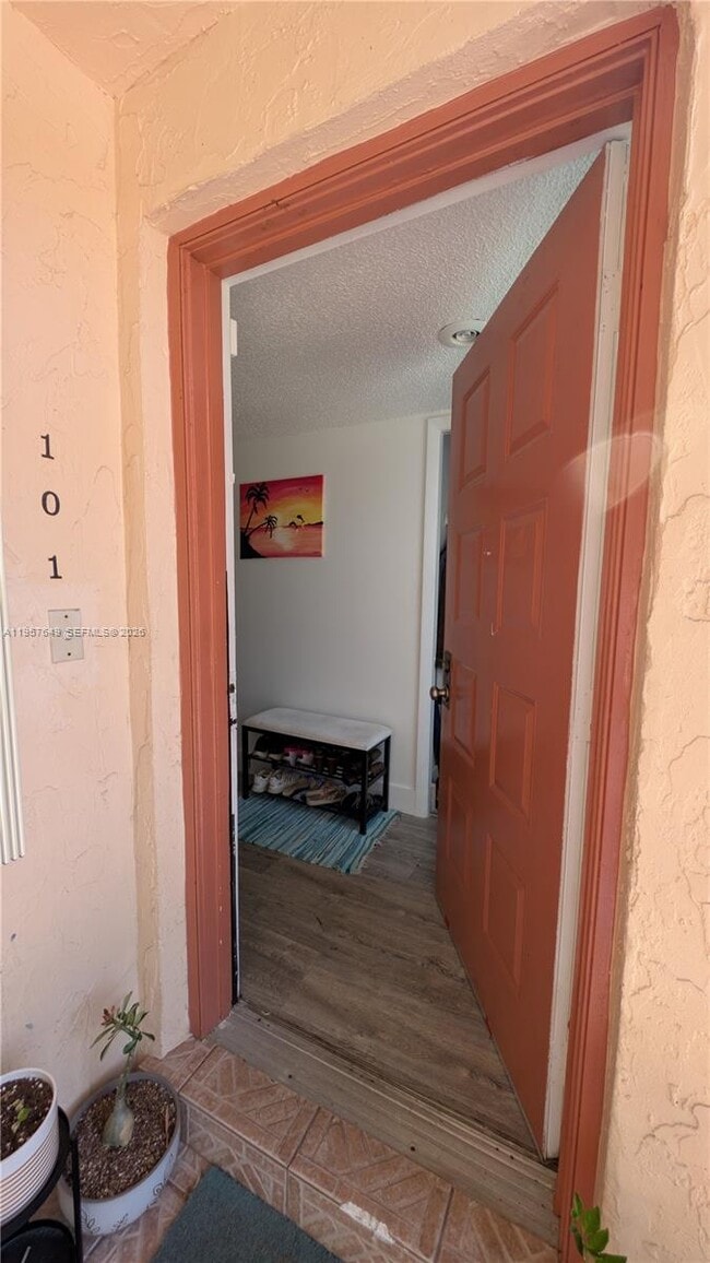 Foto del edificio - 369 Lakeview Dr