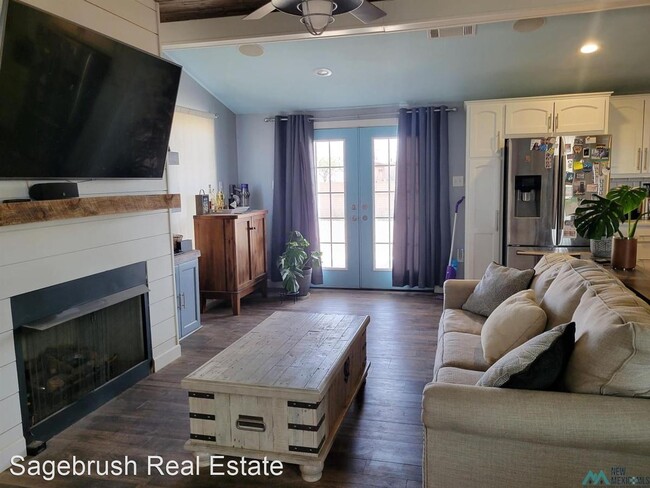 Building Photo - 3 br, 2 bath House - 470 S. Roosevelt Rd