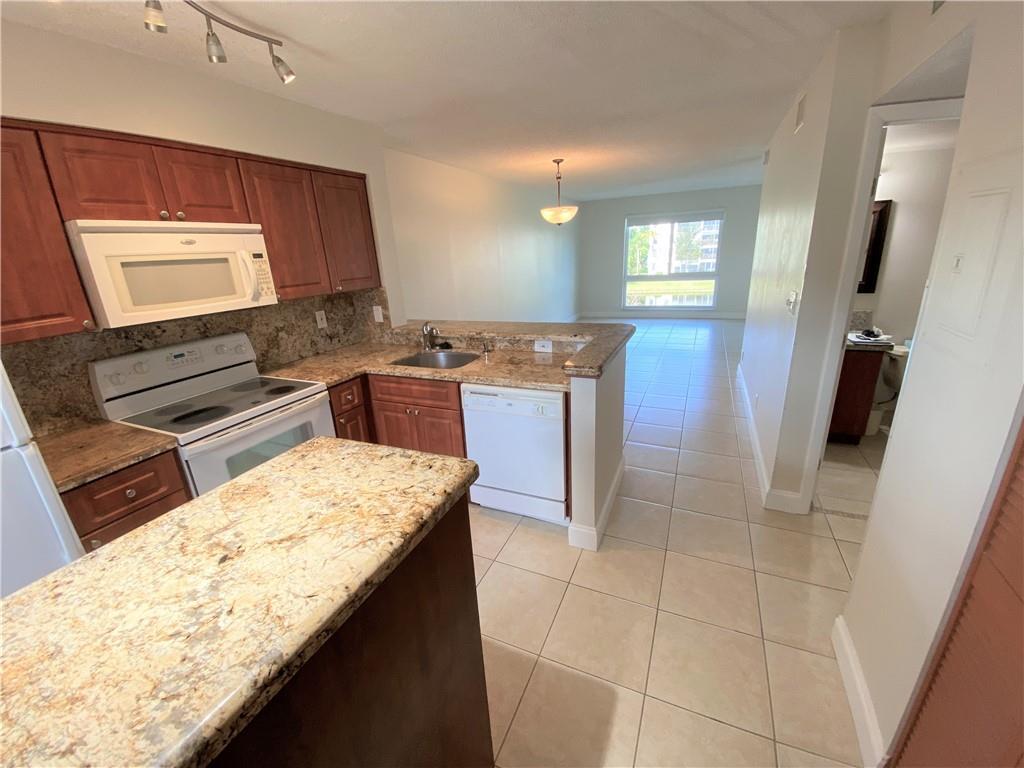 2108 S Cypress Bend Dr Unit 309, Pompano Beach, FL 33069 Condo for