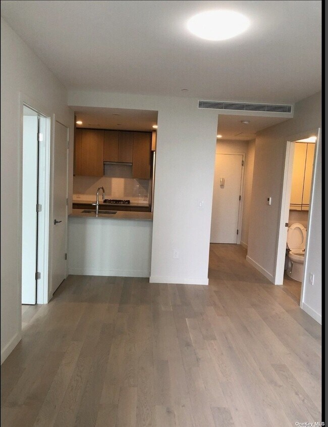 Foto del edificio - 131-02 40th Rd