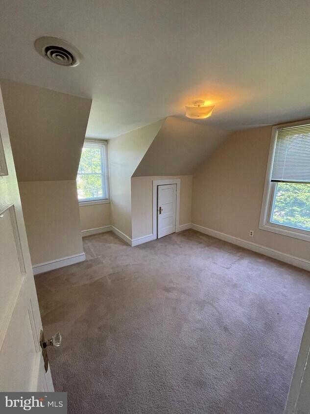Primary Photo - 707 N Hickory Ave