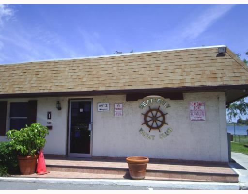 Foto del edificio - 921 W Oak Ridge Rd