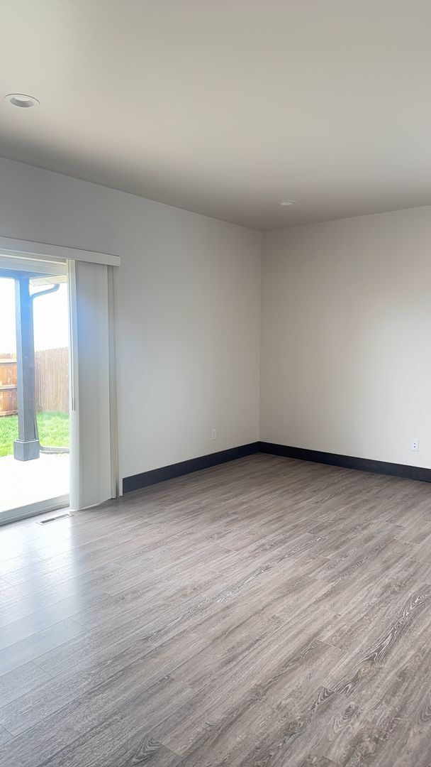 Foto del edificio - 3 Bed 2.5 Bath with double attached garage in Belgrade