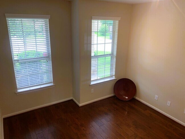 Building Photo - 6819 Hunters Trace Ln