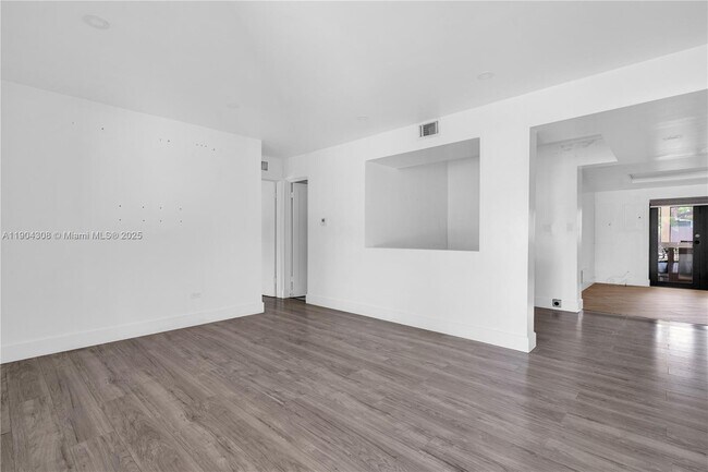 Foto del edificio - 14970 Leisure Dr