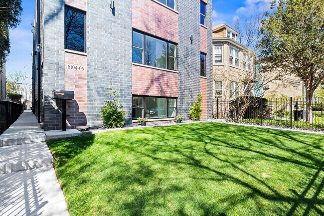 Building Photo - 6106 N Hermitage Ave
