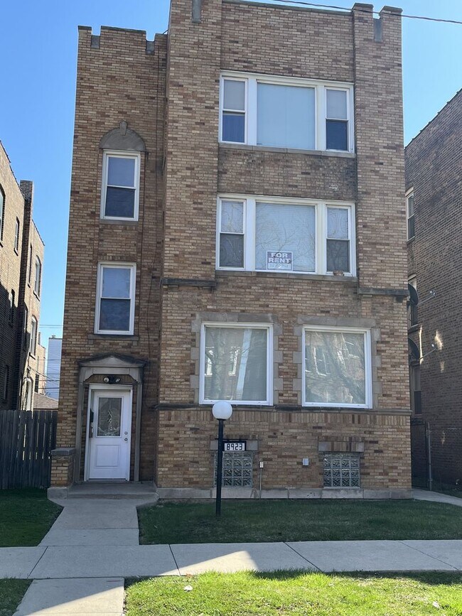 Building Photo - 8923 S Blackstone Ave