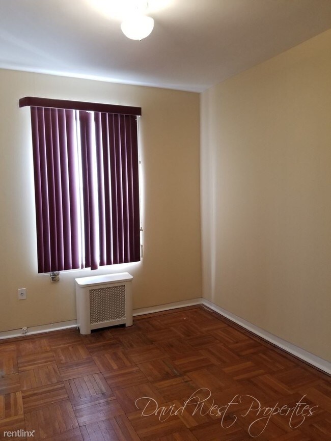 Building Photo - 3 br, 1 bath  - 2393 E 3rd St